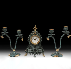 Часы каминные с канделябрами на 2 свечи (бронза, золото/синяя патина) Испания     